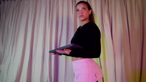 MelinaSmith  online show from 06-11-26, 12:32