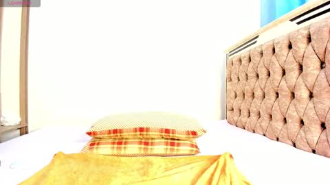 Snapshot of melinda_rosy chatting on 10-29-25, 04:37 rose online show from 10-29-25, 04:37