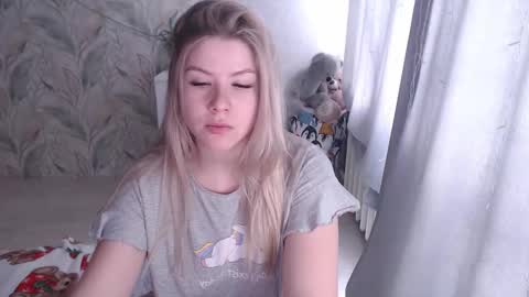 Melissa  Ray online show from 12-15-25, 07:45