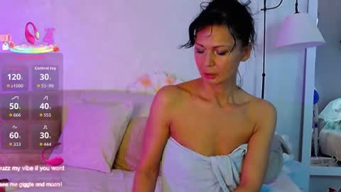 Hot Milf Melissa  ONLINE  Mon  Tue  Wed  Fr  Sun  - 9pm - 6amUTC3 online show from 07-28-26, 01:01