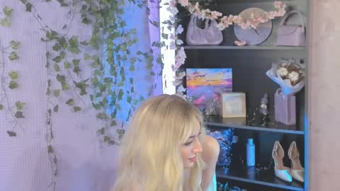 Snapshot of melissa_milton chatting on 03-11-25, 04:43 Melissa - Your Dream Girl online show from 03-11-25, 04:43