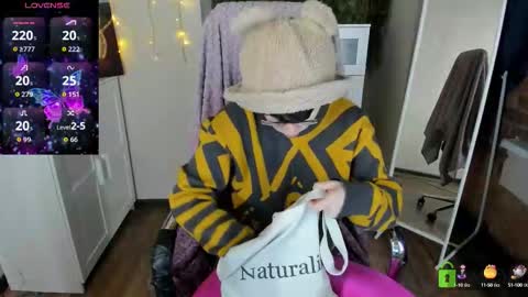 Snapshot of melissa_wells chatting on 10-04-25, 09:57 Melissa online show from 10-04-25, 09:57