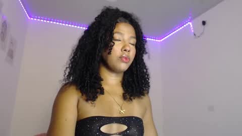 Snapshot of mell_rossi chatting on 10-07-25, 07:49 mell_rossi online show from 10-07-25, 07:49