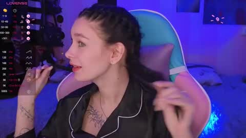 Snapshot of mella_freya chatting on 01-07-25, 09:14 Freya  IM NONUDE online show from 01-07-25, 09:14