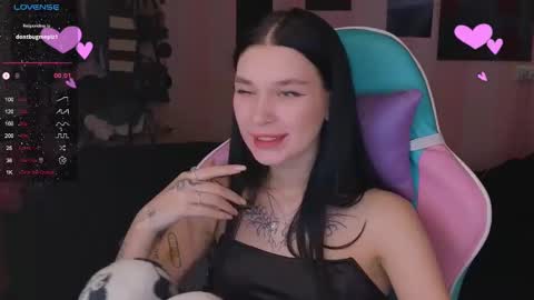 Snapshot of mella_freya chatting on 01-14-25, 08:59 Freya  IM NONUDE online show from 01-14-25, 08:59