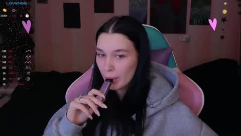 Snapshot of mella_freya chatting on 01-19-25, 09:45 Freya  IM NONUDE online show from 01-19-25, 09:45