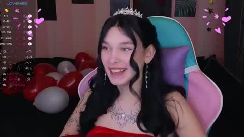 Snapshot of mella_freya chatting on 01-22-25, 09:43 Freya  IM NONUDE online show from 01-22-25, 09:43