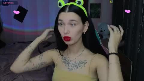 Snapshot of mella_freya chatting on 10-12-25, 10:53 Freya  IM NONUDE online show from 10-12-25, 10:53