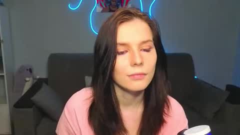 mellhyees online show from 03-18-26, 05:05