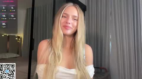 Snapshot of mellisssa_xo chatting on 07-09-26, 07:34 lily Alice online show from 07-09-26, 07:34