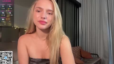 Snapshot of mellisssa_xo chatting on 07-13-26, 08:50 lily Alice online show from 07-13-26, 08:50