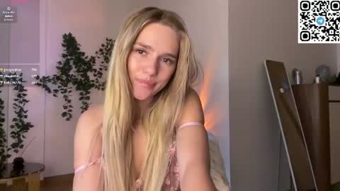 Snapshot of mellisssa_xo chatting on 07-28-26, 04:39 lily Alice online show from 07-28-26, 04:39