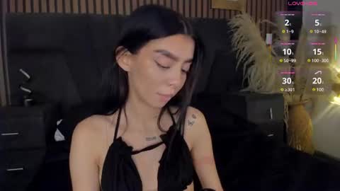 Snapshot of mellove_ chatting on 06-11-26, 04:32 Mel online show from 06-11-26, 04:32