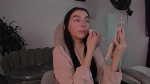 Snapshot of mellove_ chatting on 07-22-26, 04:37 Mel online show from 07-22-26, 04:37
