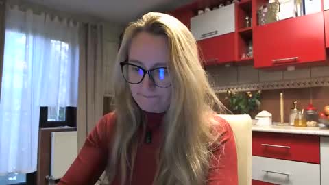 Melly online show from 10-22-25, 06:24