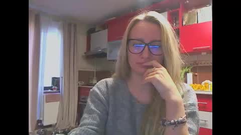 Melly online show from 03-11-26, 08:42