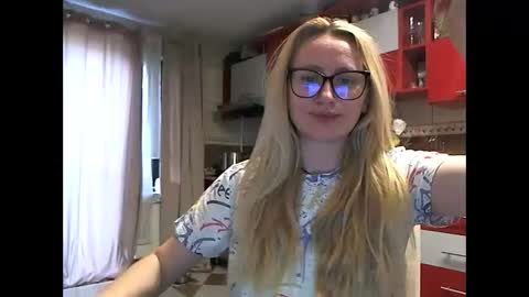 Snapshot of melly_rosey chatting on 05-07-26, 02:55 Melly online show from 05-07-26, 02:55