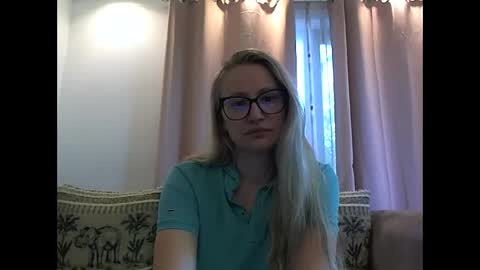 Snapshot of melly_rosey chatting on 05-27-26, 06:43 Melly online show from 05-27-26, 06:43