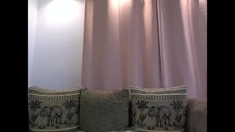 Snapshot of melly_rosey chatting on 06-02-26, 06:15 Melly online show from 06-02-26, 06:15