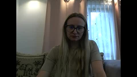 Snapshot of melly_rosey chatting on 06-06-26, 07:13 Melly online show from 06-06-26, 07:13