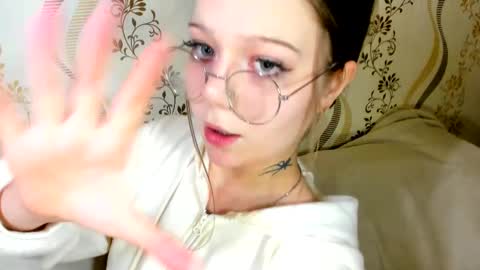 MelMooon online show from 11-05-25, 08:09