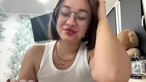 Snapshot of melodeesanislo chatting on 11-27-25, 06:21 Alice online show from 11-27-25, 06:21