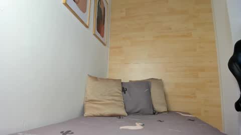 Snapshot of melodi_20 chatting on 05-21-26, 11:39 Melodi online show from 05-21-26, 11:39
