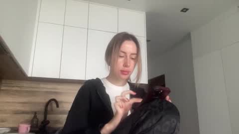 Melodie online show from 10-11-25, 06:56