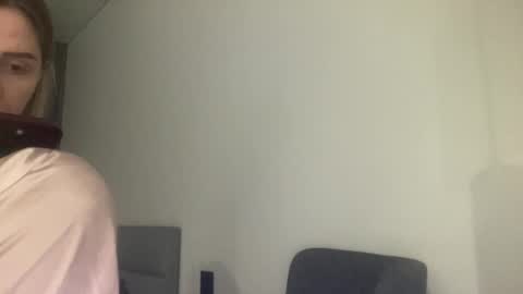 Melodie online show from 10-20-25, 03:56