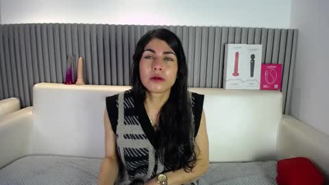 Snapshot of melodiroux_ chatting on 04-25-26, 01:52 Melodi online show from 04-25-26, 01:52