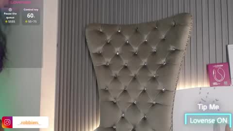 Snapshot of melodiroux_ chatting on 05-06-26, 02:11 Melodi online show from 05-06-26, 02:11