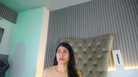 Snapshot of melodiroux_ chatting on 05-07-26, 01:16 Melodi online show from 05-07-26, 01:16