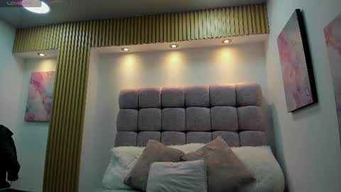 Snapshot of melodiroux_ chatting on 06-24-26, 12:26 Melodi online show from 06-24-26, 12:26