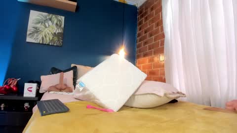 Snapshot of melody_bonnie22 chatting on 12-04-24, 05:22 Leslie online show from 12-04-24, 05:22