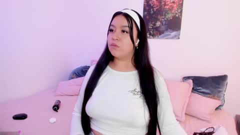 Snapshot of melody_bonnie22 chatting on 02-03-25, 04:10 Leslie online show from 02-03-25, 04:10