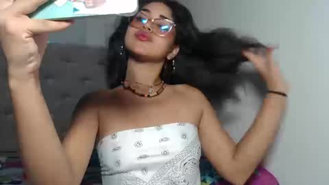 Snapshot of melody_phillips2 chatting on 09-22-25, 02:30 melody phillips online show from 09-22-25, 02:30