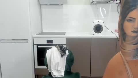 Snapshot of melodyhewit chatting on 10-10-25, 07:18 Masha online show from 10-10-25, 07:18