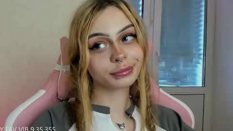 Snapshot of melonipinkbb chatting on 04-24-26, 10:50 MELONI online show from 04-24-26, 10:50