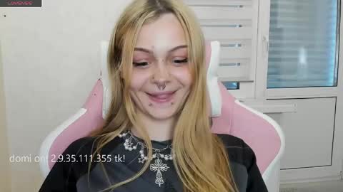Snapshot of melonipinkbb chatting on 05-15-26, 12:23 MELONI online show from 05-15-26, 12:23