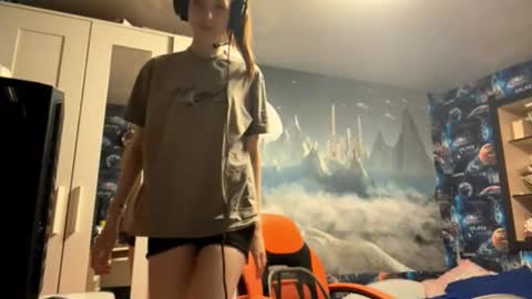 Hi Im Aria 18 years old online show from 10-14-25, 02:18