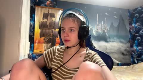 Hi Im Aria 18 years old online show from 04-09-26, 02:33