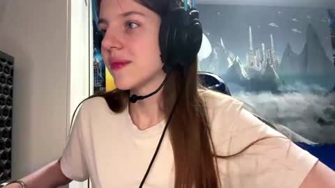 Hi Im Aria 18 years old online show from 04-19-26, 01:54