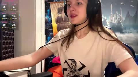 Hi Im Aria 18 years old online show from 04-23-26, 12:51