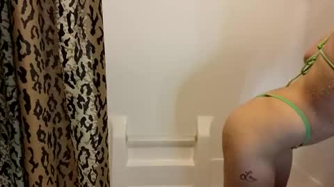 meltingmynx online show from 10-13-25, 11:43