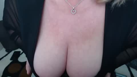 Snapshot of melyssamilfxxx chatting on 02-18-26, 04:19 melyssamilfxxx online show from 02-18-26, 04:19