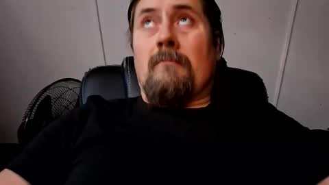 Snapshot of men10_12_1983 chatting on 11-21-25, 09:08 men10_12_1983 online show from 11-21-25, 09:08