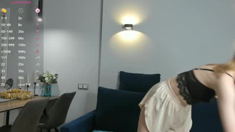 Snapshot of mendaciouss chatting on 12-28-24, 02:21 Hello My name is Lily online show from 12-28-24, 02:21