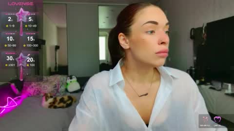 Snapshot of meow_moore chatting on 05-19-26, 04:41 Megan online show from 05-19-26, 04:41