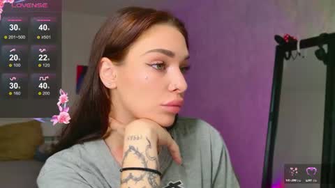 Snapshot of meow_moore chatting on 08-09-26, 02:57 Megan online show from 08-09-26, 02:57