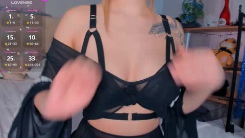 Snapshot of meow_rinnie chatting on 12-16-24, 08:09 My links --- online show from 12-16-24, 08:09